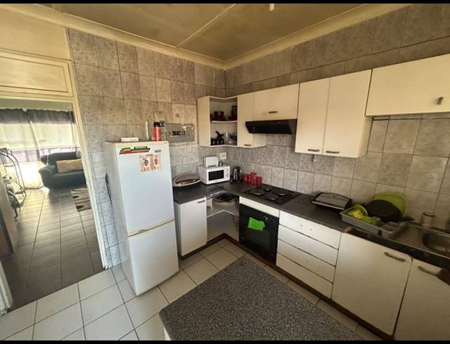 2 BEDROOM APARTMENT FOR SALE IN VANDERBIJLPARK CW 1